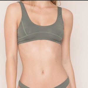 🔸 Kendall & Kylie 🔸 tiny bikini top